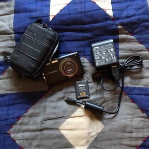 Nikon S3000 with charger and carrying case